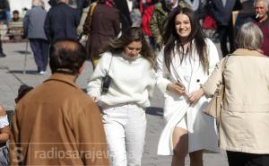 Dan kao da nagovještava proljeće: Sunce, kafa, brojni posjetioci na Baščaršiji